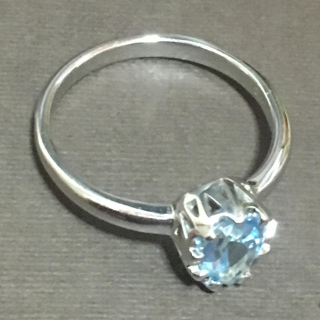 アイスブルートパーズ ー粒リング k10WG  レディースのアクセサリー(リング(指輪))の商品写真