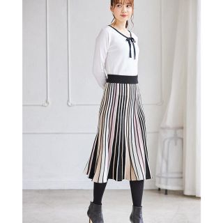 トッコ(tocco)のドラマティックで女らしさの漂うタック編みカラフルストライプニットスカート(ひざ丈スカート)