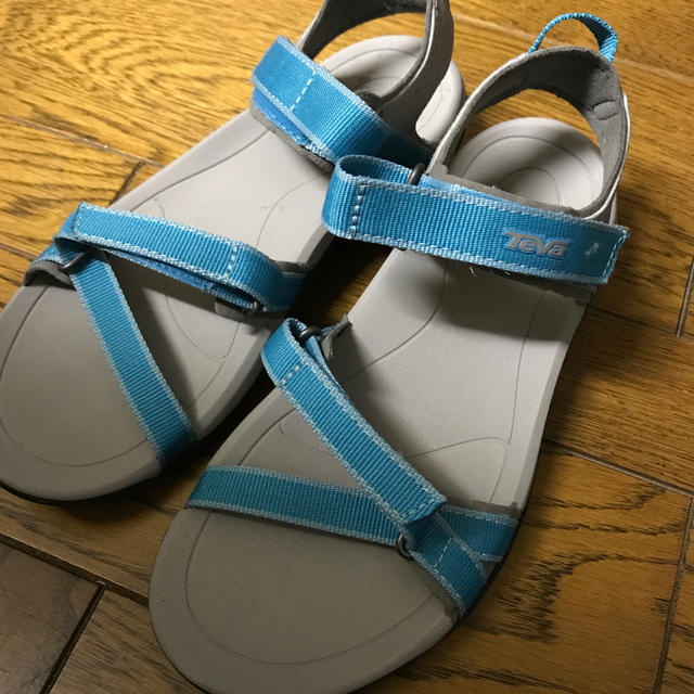 Teva(テバ)の新品tevaテバサンダルサイズ22.5センチ靴 レディースの靴/シューズ(サンダル)の商品写真