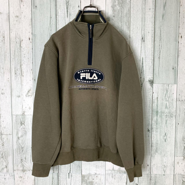 FILA(フィラ)の【激レア】FILA フィラ 刺しゅう ワッペン ハーフジップ スウェット カーキ メンズのトップス(スウェット)の商品写真