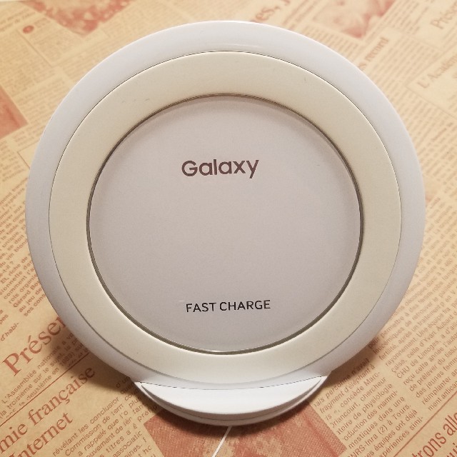 Galaxy(ギャラクシー)のGalaxy  ワイヤレス充電器 スマホ/家電/カメラのスマートフォン/携帯電話(バッテリー/充電器)の商品写真