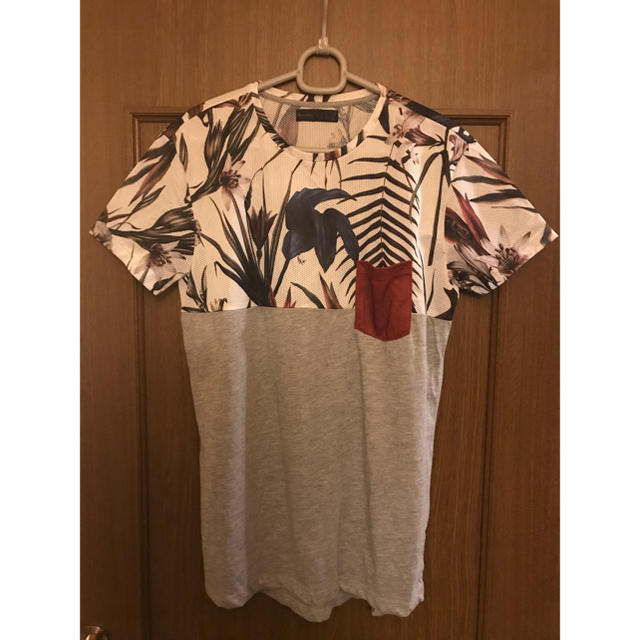 Bershka(ベルシュカ)のBershka ボタニカル柄 切り返しTシャツ メンズのトップス(Tシャツ/カットソー(半袖/袖なし))の商品写真