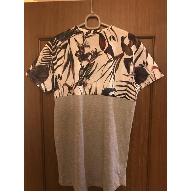 Bershka(ベルシュカ)のBershka ボタニカル柄 切り返しTシャツ メンズのトップス(Tシャツ/カットソー(半袖/袖なし))の商品写真