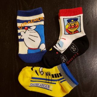 アンパンマン(アンパンマン)の【新品・未使用】ドラえもん&アンパンマン&ドクターイエロー靴下3足組 男の子(靴下/タイツ)