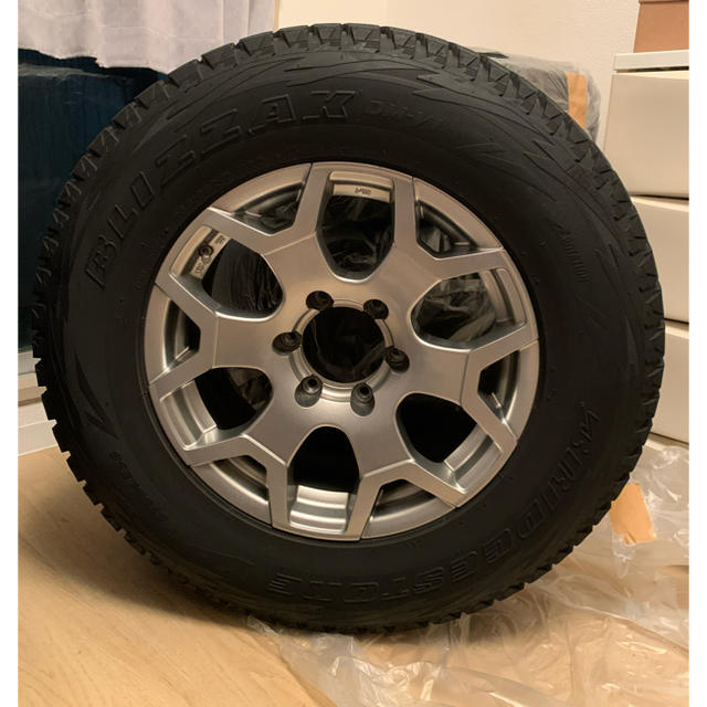 スタッドレスタイヤ　プラド265/65R17