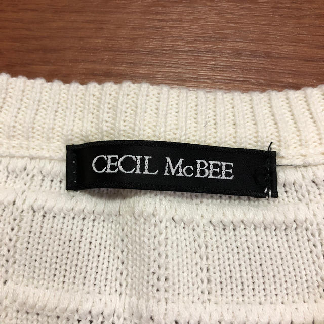 CECIL McBEE(セシルマクビー)のセシル　白　カーデ　サイズM  used レディースのトップス(カーディガン)の商品写真