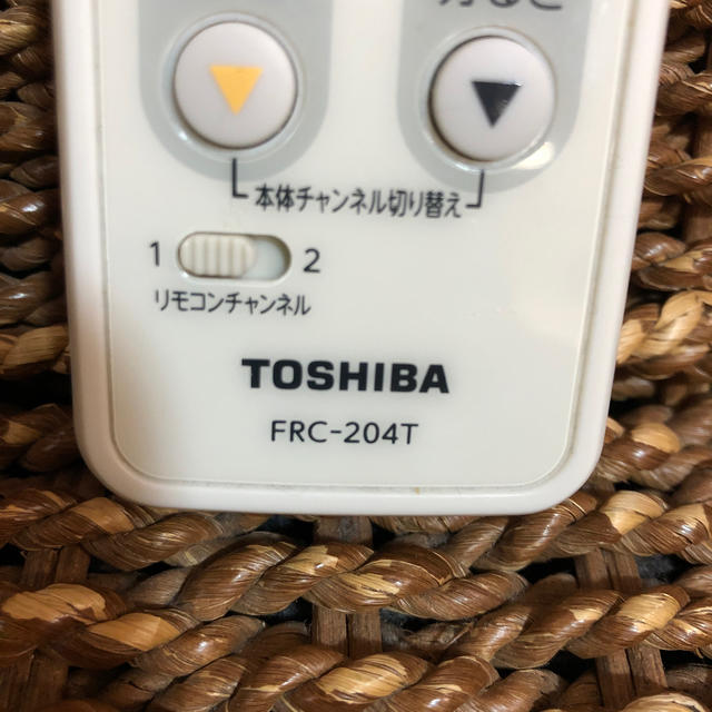 東芝(トウシバ)の東芝LEDシーリングライト用リモコン　FRC-204T インテリア/住まい/日用品のライト/照明/LED(天井照明)の商品写真