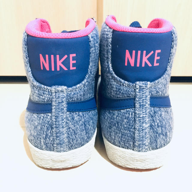 NIKE(ナイキ)のNIKE スニーカー ブレイザーミッドテキスタイル 25.0 レディースの靴/シューズ(スニーカー)の商品写真