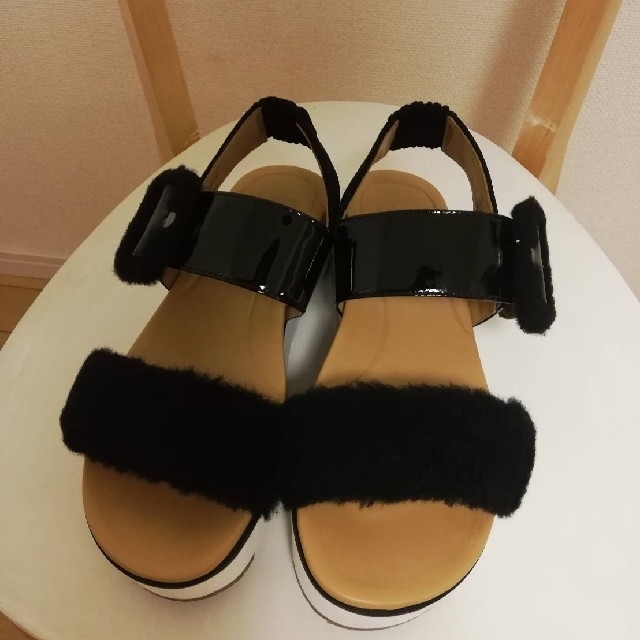 UGG(アグ)のアグ　ファーサンダル レディースの靴/シューズ(サンダル)の商品写真