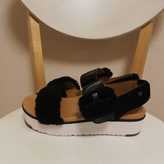 UGG(アグ)のアグ　ファーサンダル レディースの靴/シューズ(サンダル)の商品写真