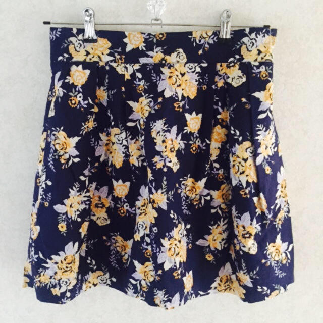 GU(ジーユー)の花柄スカート レディースのスカート(ミニスカート)の商品写真
