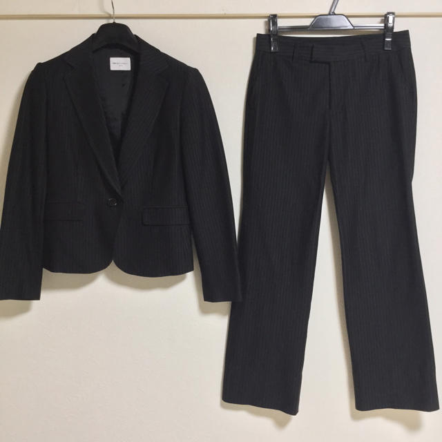 THE SUIT COMPANY(スーツカンパニー)のザ スーツカンパニー パンツスーツ 38 黒 ストライプ OL ビジネス 超美品 レディースのフォーマル/ドレス(スーツ)の商品写真