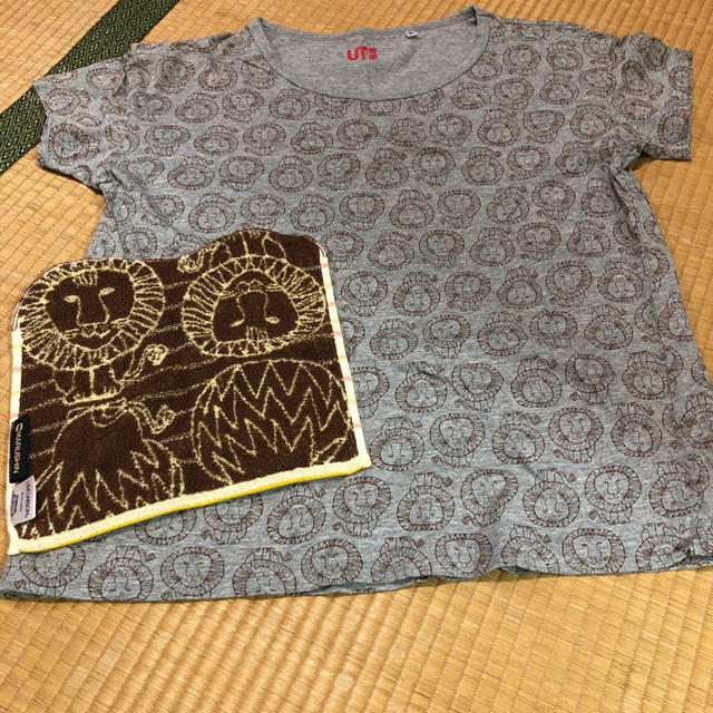 UNIQLO(ユニクロ)のユニクロUTシャツとミニタオル　リサラーソン レディースのトップス(Tシャツ(半袖/袖なし))の商品写真