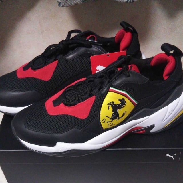 新品 PUMA プーマ Ferrari フェラーリ スクーデリア パーカー 黒色