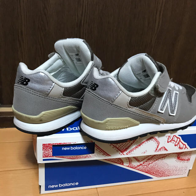 New Balance(ニューバランス)のnew balance グレー　20・cute♡さま専用です キッズ/ベビー/マタニティのキッズ靴/シューズ(15cm~)(スニーカー)の商品写真