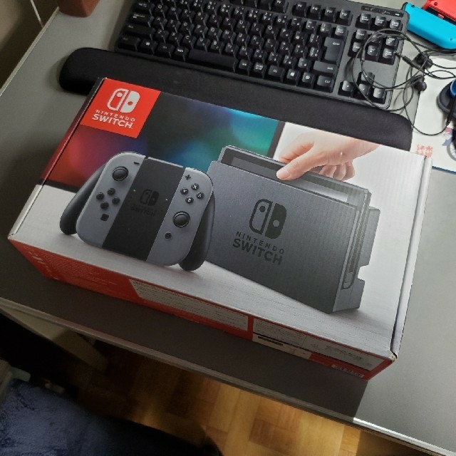 Nintendo Switch(ニンテンドースイッチ)のニンテンドースイッチ 本体&付属品全付 エンタメ/ホビーのゲームソフト/ゲーム機本体(家庭用ゲーム機本体)の商品写真