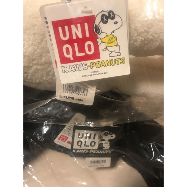 UNIQLO(ユニクロ)の新品 UNIQLO KAWS PEANUTS Mサイズ2点セット エンタメ/ホビーのおもちゃ/ぬいぐるみ(ぬいぐるみ)の商品写真