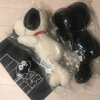 ユニクロ(UNIQLO)の新品 UNIQLO KAWS PEANUTS Mサイズ2点セット(ぬいぐるみ)