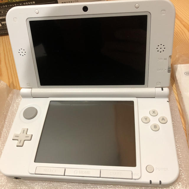 ニンテンドー3DS(ニンテンドー3DS)の【超美品】ニンテンドー3dsLL エンタメ/ホビーのゲームソフト/ゲーム機本体(携帯用ゲーム機本体)の商品写真