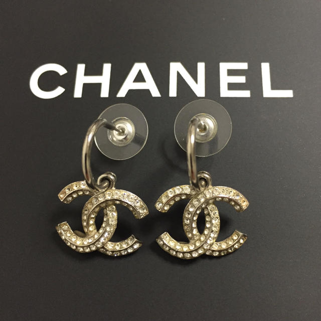 CHANEL(シャネル)のCHANEL■シャネル ラインストーン×シルバー COCOマーク ピアス ハンドメイドのアクセサリー(ピアス)の商品写真