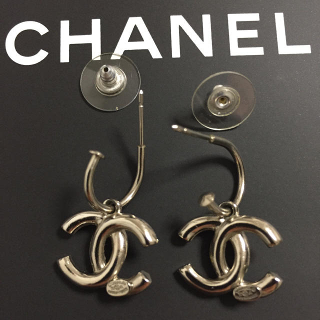 CHANEL(シャネル)のCHANEL■シャネル ラインストーン×シルバー COCOマーク ピアス ハンドメイドのアクセサリー(ピアス)の商品写真