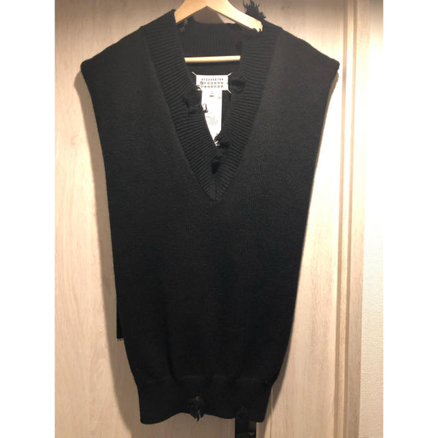 Maison Martin Margiela(マルタンマルジェラ)のMAISON MARGIELA Gauge Jersey V-NECK VEST メンズのトップス(スウェット)の商品写真