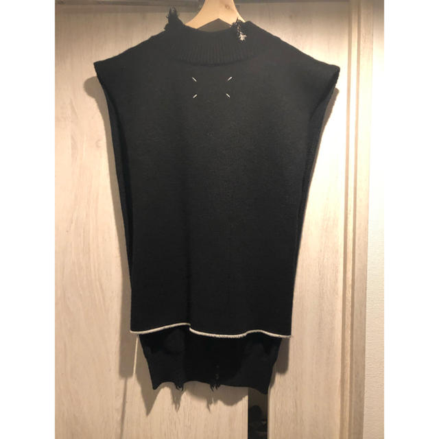 Maison Martin Margiela(マルタンマルジェラ)のMAISON MARGIELA Gauge Jersey V-NECK VEST メンズのトップス(スウェット)の商品写真