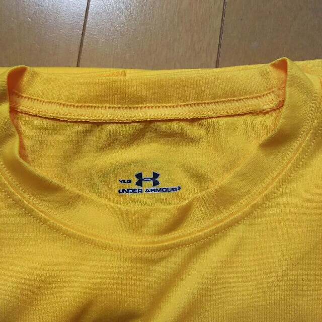 UNDER ARMOUR(アンダーアーマー)のアンダーアーマー ジュニアシャツ&パンツ(中古) キッズ/ベビー/マタニティのキッズ服男の子用(90cm~)(Tシャツ/カットソー)の商品写真