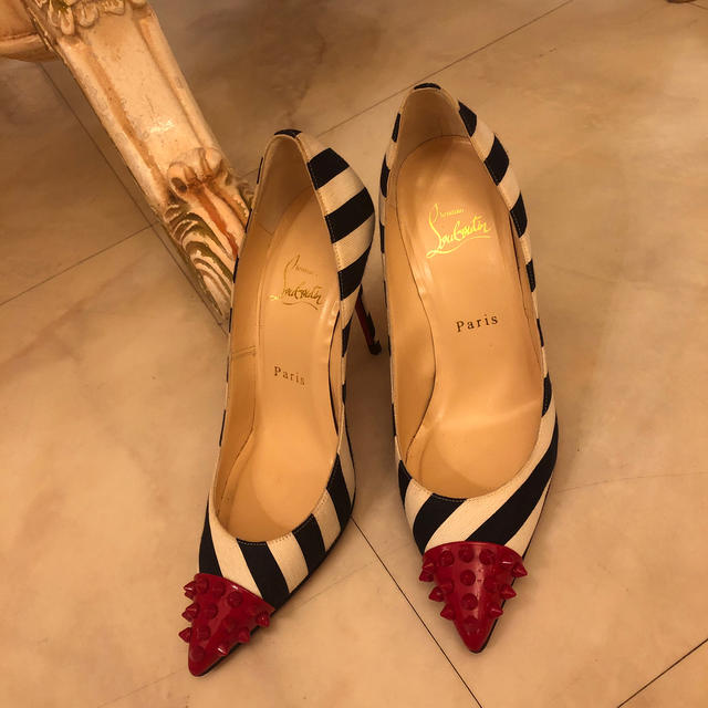 Christian Louboutin(クリスチャンルブタン)のchristian louboutin ストライプ パンプス レディースの靴/シューズ(ハイヒール/パンプス)の商品写真