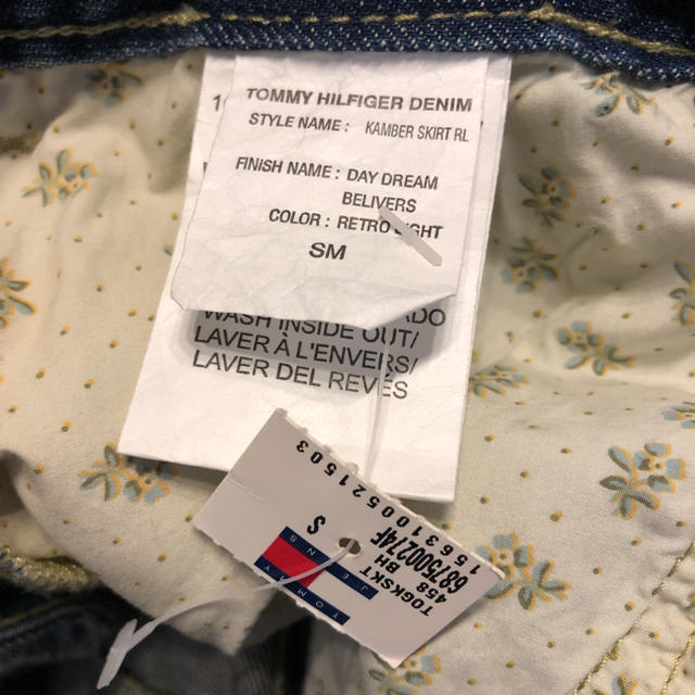 TOMMY HILFIGER(トミーヒルフィガー)のTOMY HILFIGER DENIM デニム レディースのスカート(ひざ丈スカート)の商品写真