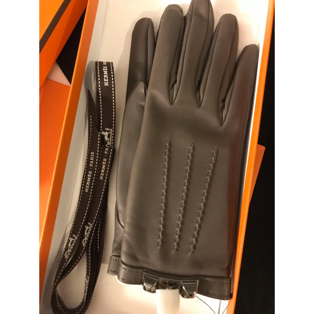 Hermes(エルメス)のチビ様ご専用✨新品🍊エルメス HERMES レザー手袋🍊　エタン✨＜ドッグ＞ レディースのファッション小物(手袋)の商品写真