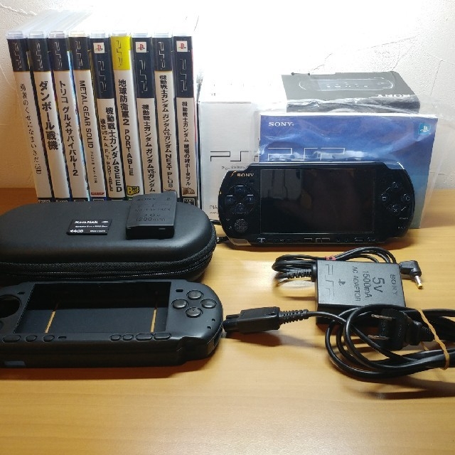 PlayStation Portable(プレイステーションポータブル)のPSP-3000ブラック(付属備品セット)とゲームソフト9本お買い得セット エンタメ/ホビーのゲームソフト/ゲーム機本体(携帯用ゲーム機本体)の商品写真