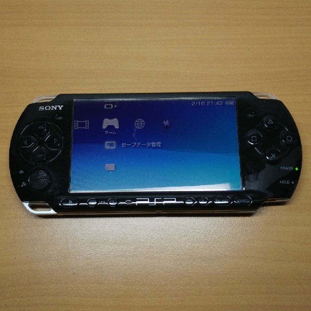 PlayStation Portable(プレイステーションポータブル)のPSP-3000ブラック(付属備品セット)とゲームソフト9本お買い得セット エンタメ/ホビーのゲームソフト/ゲーム機本体(携帯用ゲーム機本体)の商品写真