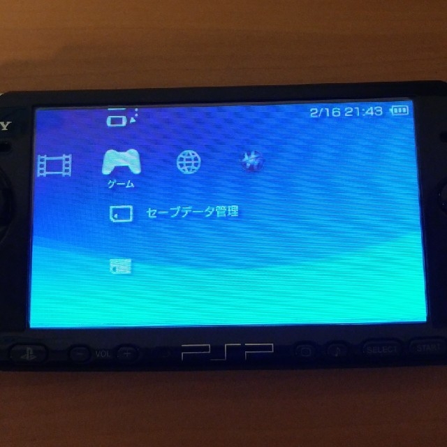 PlayStation Portable(プレイステーションポータブル)のPSP-3000ブラック(付属備品セット)とゲームソフト9本お買い得セット エンタメ/ホビーのゲームソフト/ゲーム機本体(携帯用ゲーム機本体)の商品写真