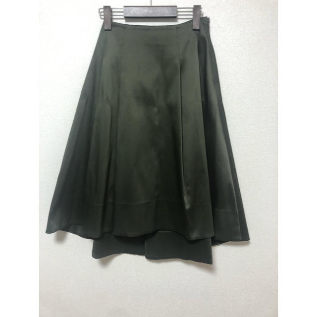 M-premier(エムプルミエ)のブレンヘイム　カーキスカート レディースのスカート(ひざ丈スカート)の商品写真