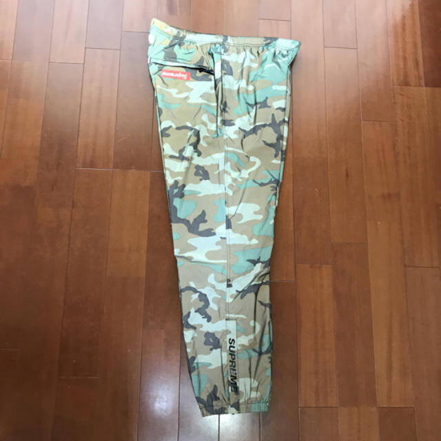 Supreme(シュプリーム)のsupreme Reflective Camo WarmUp Pant  新品 メンズのパンツ(ワークパンツ/カーゴパンツ)の商品写真