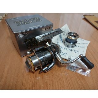 シマノ(SHIMANO)の美品！08 ツインパワー 2500S + 夢屋ツインパワー用F6スプール(リール)