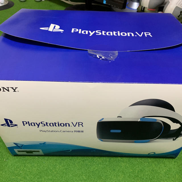 PlayStation4(プレイステーション4)のPSVR カメラ同梱版 エンタメ/ホビーのゲームソフト/ゲーム機本体(家庭用ゲーム機本体)の商品写真