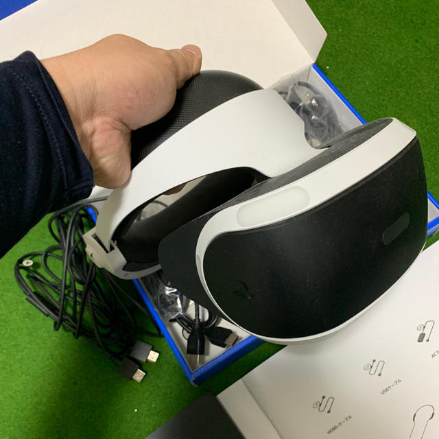 PlayStation4(プレイステーション4)のPSVR カメラ同梱版 エンタメ/ホビーのゲームソフト/ゲーム機本体(家庭用ゲーム機本体)の商品写真