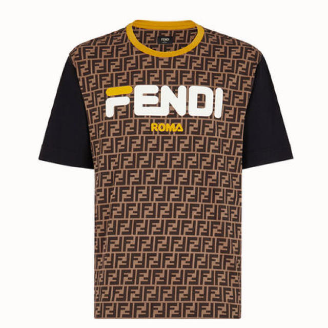 FENDIロゴ入りTシャツ