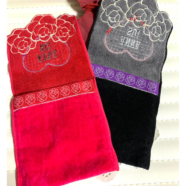 ANNA SUI(アナスイ)のchatty386様専用❣️ANNA SUI❣️タオルハンカチポーチ2枚セット レディースのファッション小物(ポーチ)の商品写真