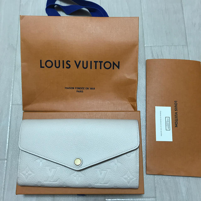 低価格の LOUIS ポルトフォイユ・サラ　クリーム - VUITTON 財布