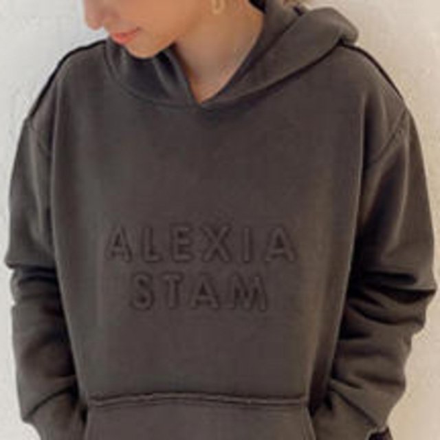 ALEXIA STAM(アリシアスタン)のアリシアスタン ロゴ スウェット パーカー チャコール　新品未使用 レディースのトップス(パーカー)の商品写真
