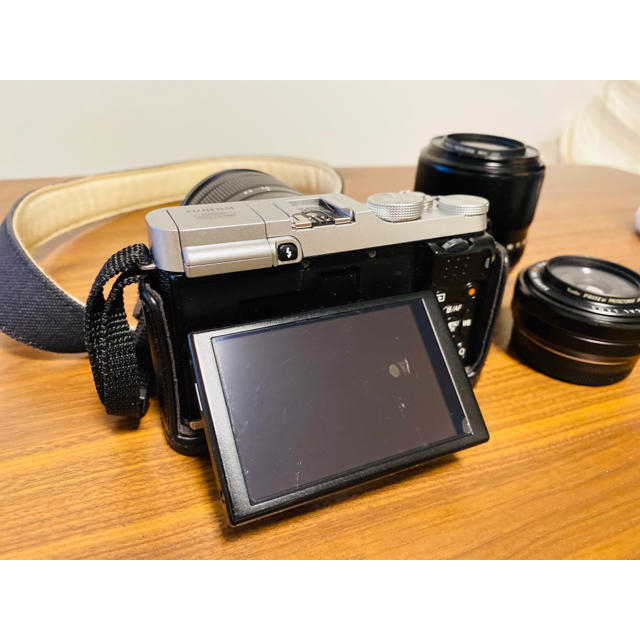 富士フイルム(フジフイルム)のFUJIFILM ミラーレス一眼カメラ　X-M1 3個のレンズ付き スマホ/家電/カメラのカメラ(ミラーレス一眼)の商品写真