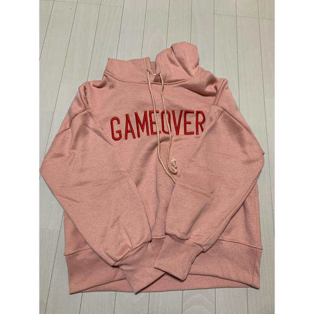 mixxmix(ミックスエックスミックス)のmixxmix ピンク　トレーナー GAMEOVER レディースのトップス(トレーナー/スウェット)の商品写真