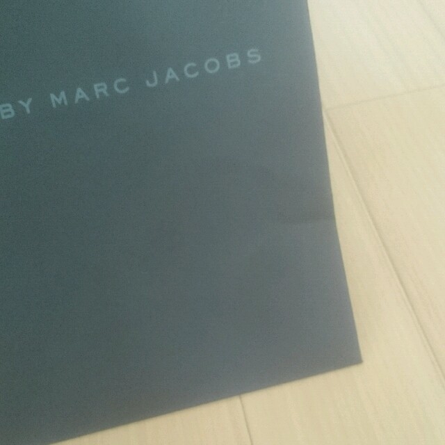 MARC BY MARC JACOBS(マークバイマークジェイコブス)のMARCBYMARCJACOBS紙袋  レディースのバッグ(ショップ袋)の商品写真