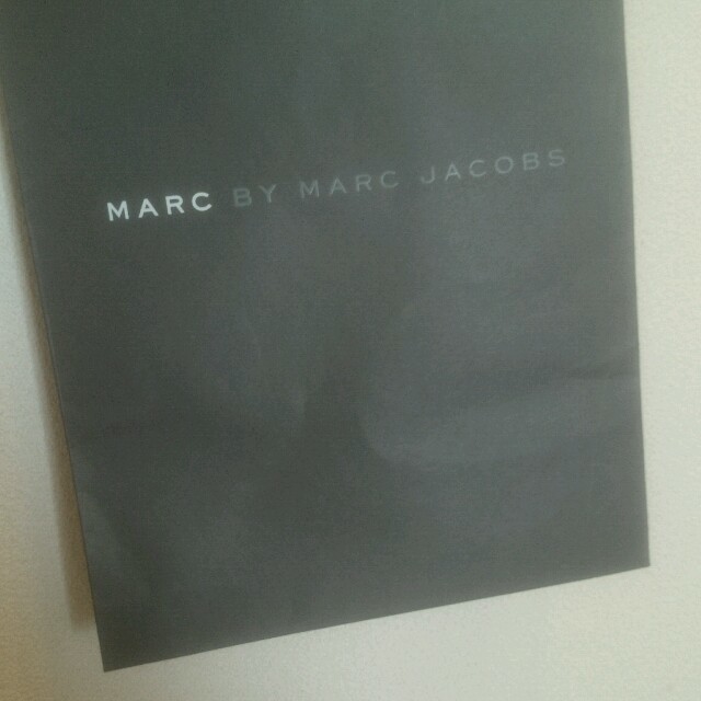 MARC BY MARC JACOBS(マークバイマークジェイコブス)のMARCBYMARCJACOBS紙袋  レディースのバッグ(ショップ袋)の商品写真