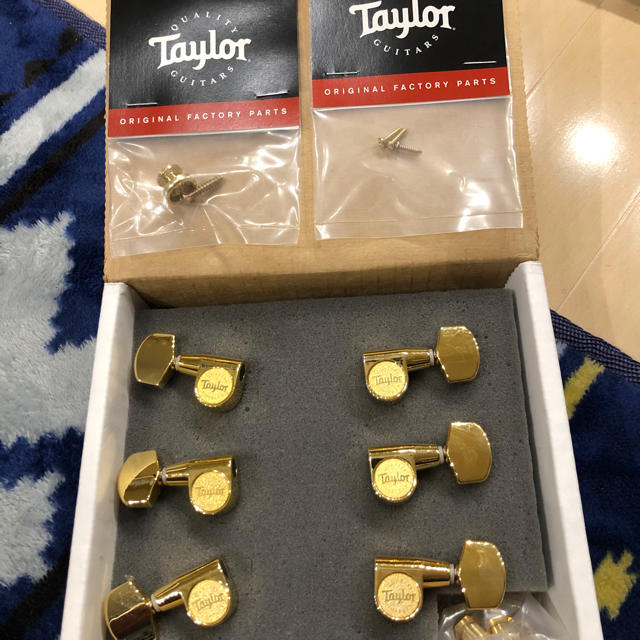 Taylor ゴールドパーツセット 楽器のギター(アコースティックギター)の商品写真