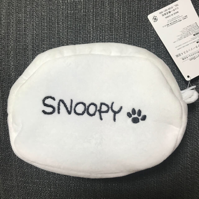 SNOOPY(スヌーピー)のSNOOPY 靴下4足　ポーチつき　未使用品 エンタメ/ホビーのおもちゃ/ぬいぐるみ(キャラクターグッズ)の商品写真