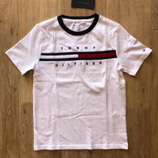 トミーヒルフィガー(TOMMY HILFIGER)のトミーヒルフィガー　130 白Tシャツ(Tシャツ/カットソー)